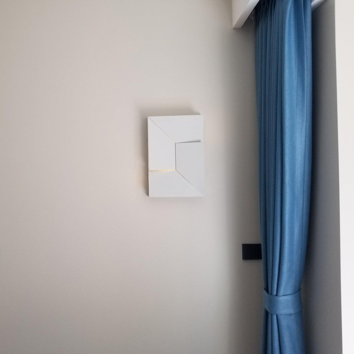 Shadows Grand Plug-in Sconce