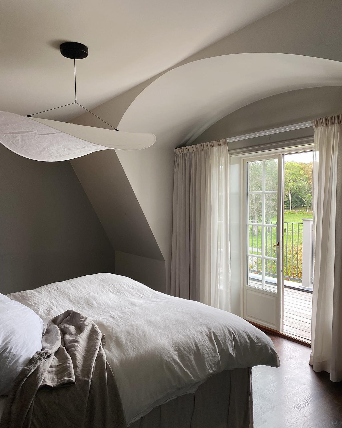 Tense Pendant Light
