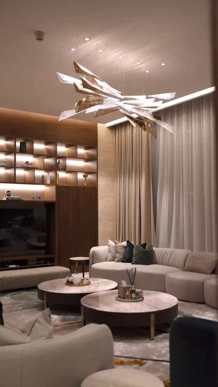 Luxury Icicle Glass and Metal Floating Chandelier with Elegant Finish for Living Room and Villa