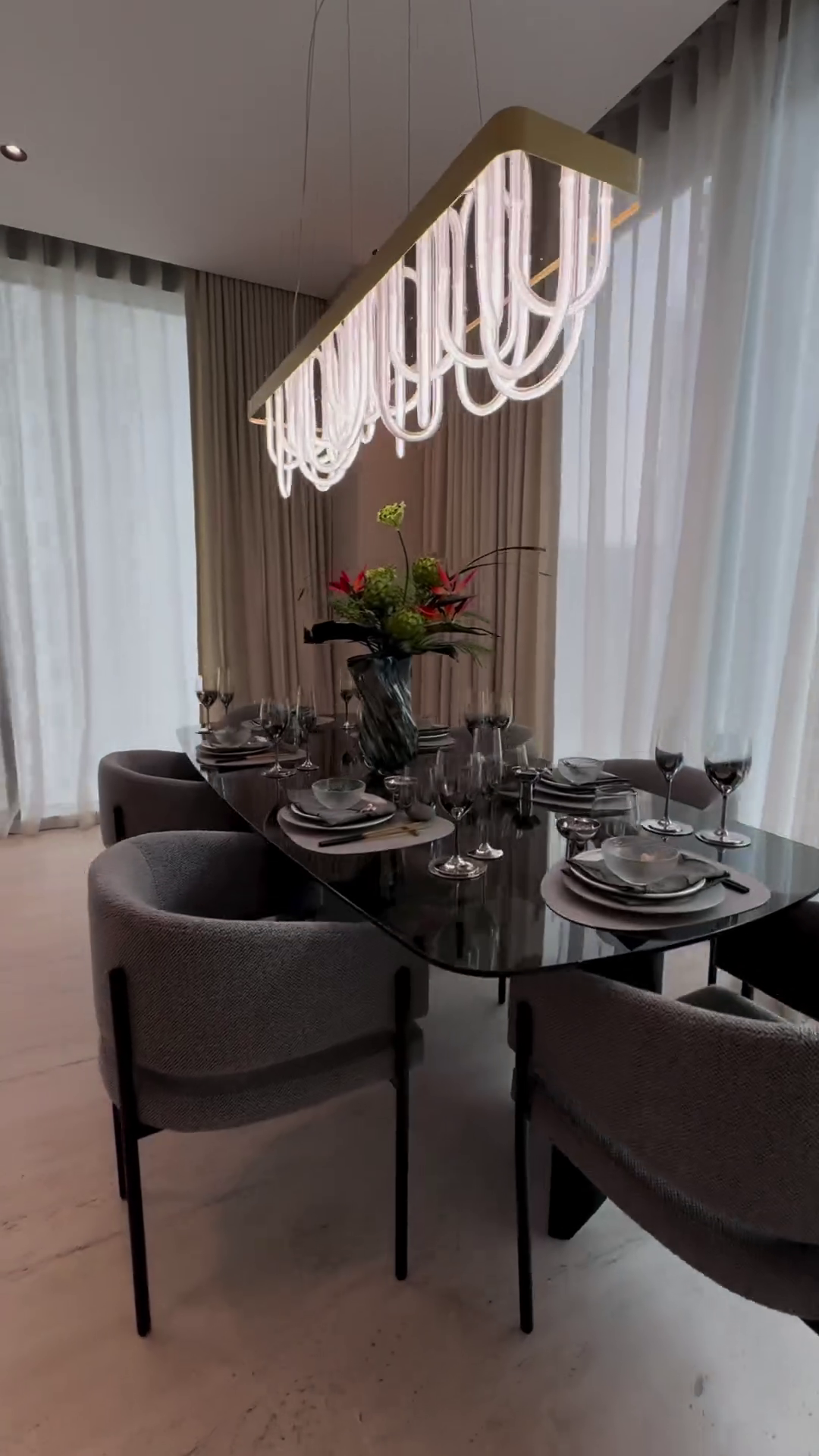 Modern Wavy Metal and Silicone Chandelier for Dining Room and Kitchen Island