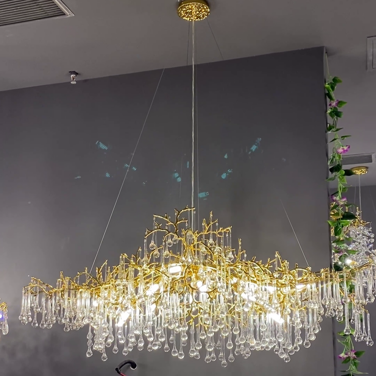 Luxury Gold Finish Linear Raindrop Chandelier with K9 Crystal for Dining Room and Kitchen Island