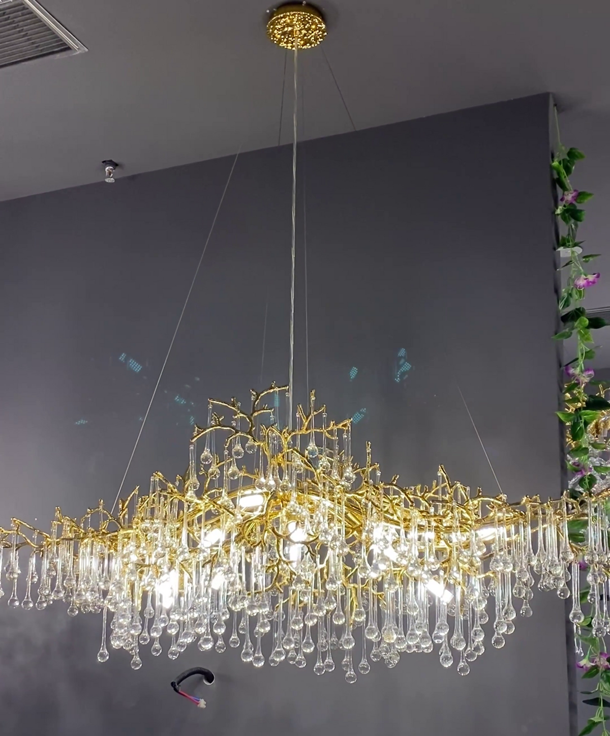 Luxury Gold Finish Linear Raindrop Chandelier with K9 Crystal for Dining Room and Kitchen Island