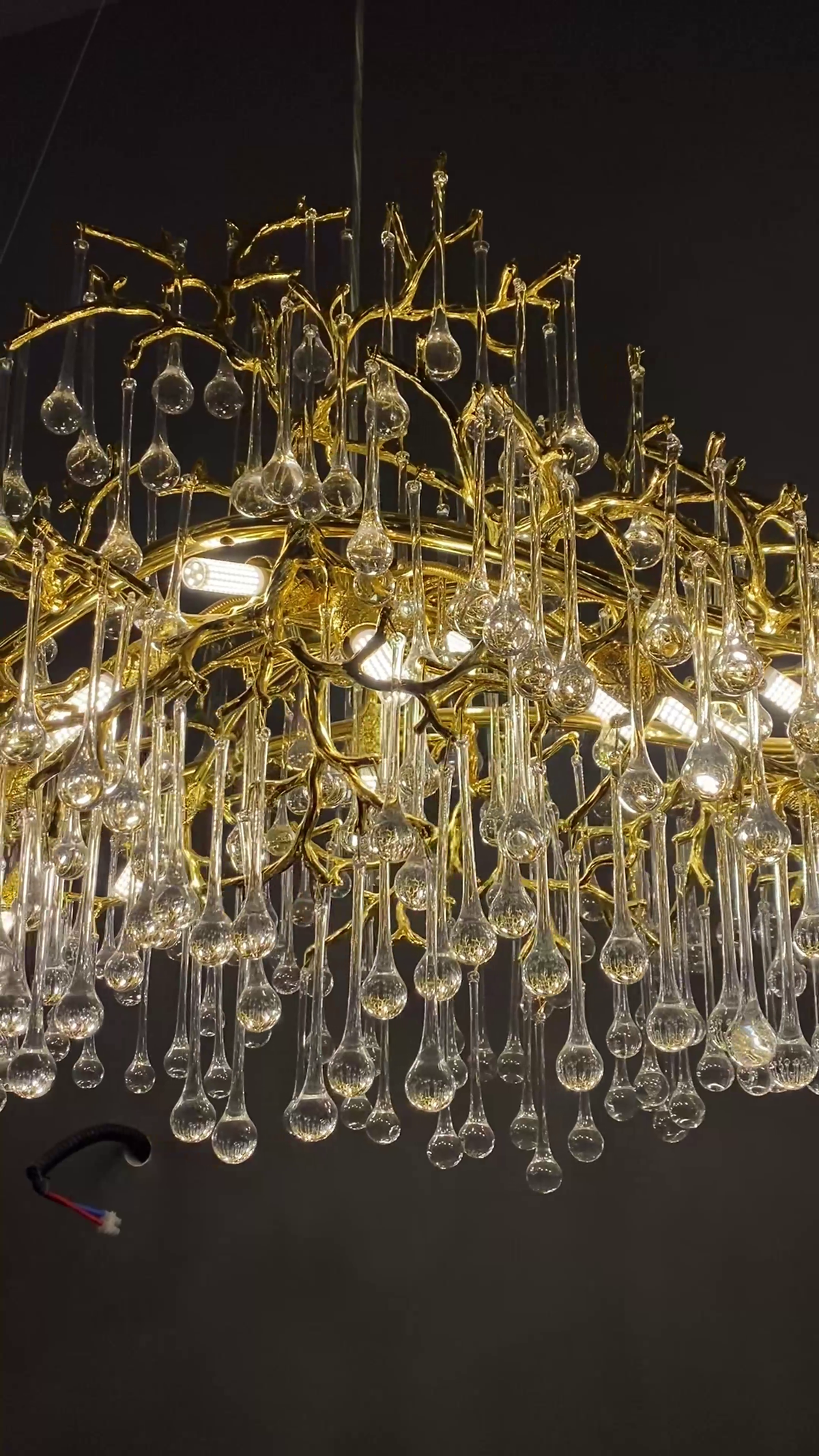 Luxury Gold Finish Linear Raindrop Chandelier with K9 Crystal for Dining Room and Kitchen Island