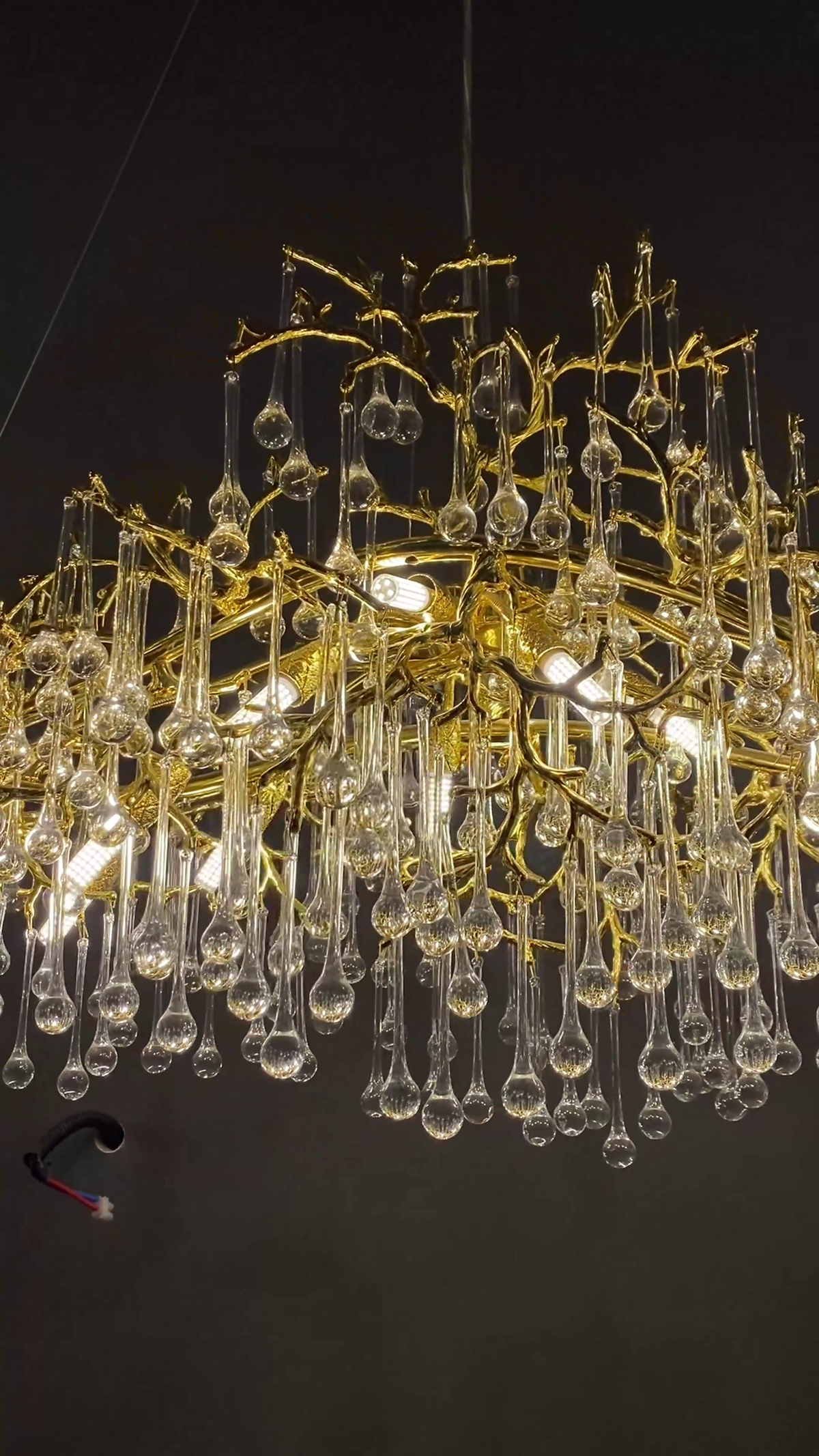 Luxury Gold Finish Linear Raindrop Chandelier with K9 Crystal for Dining Room and Kitchen Island